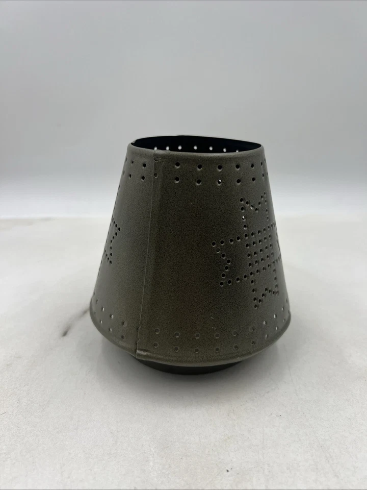 Pantalla de lámpara de metal estañado perforado vintage granja casa de campo cabaña rústica Foto 3 de 4