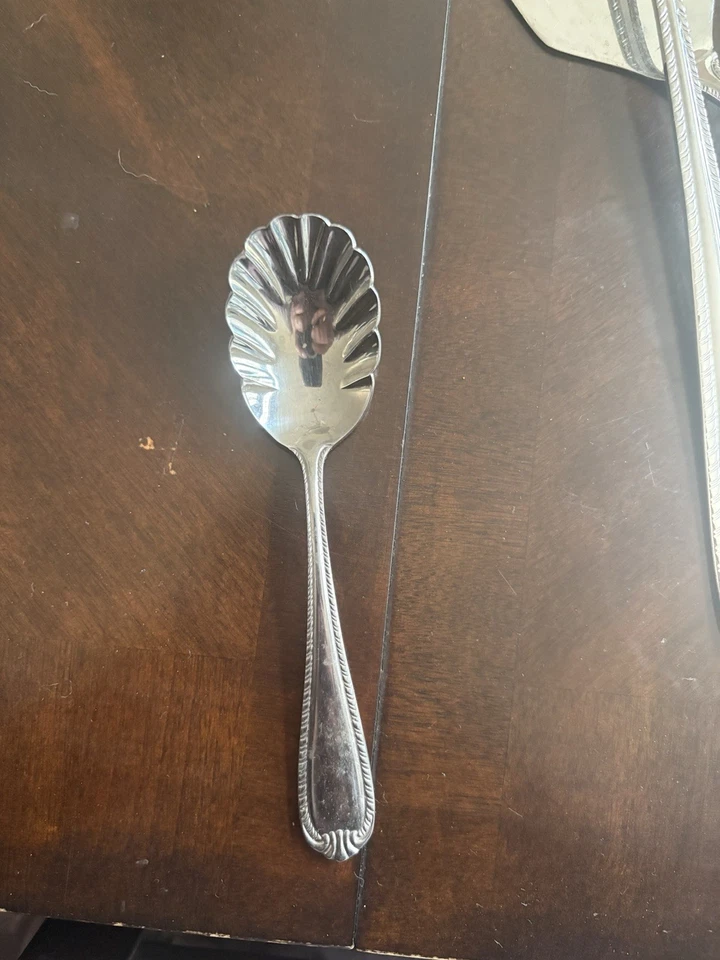 REED & BARTON Sugar Shell Spoon stainless steel new - Image 2 of 3