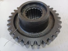 R42014 JOHN DEERE 4440 4430 4050 4230 4030 2840 4000 PTO DRIVE GEAR 540 RPM