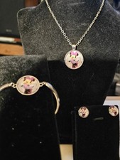 New Minnie Mouse necklace, earrings and bracelet