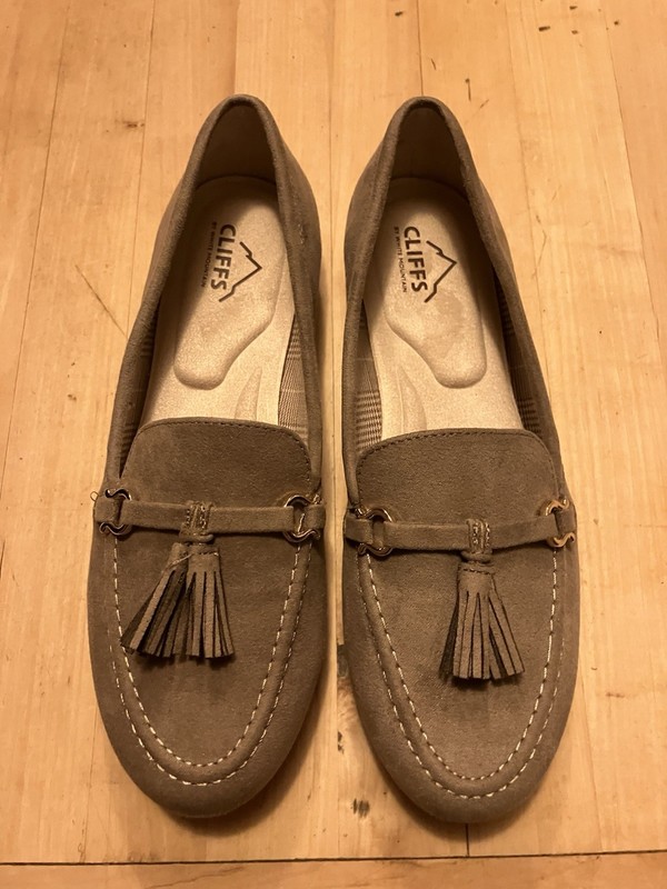 Cliffs New Women’s Tan Suede Loafers Size 7 1/2 M