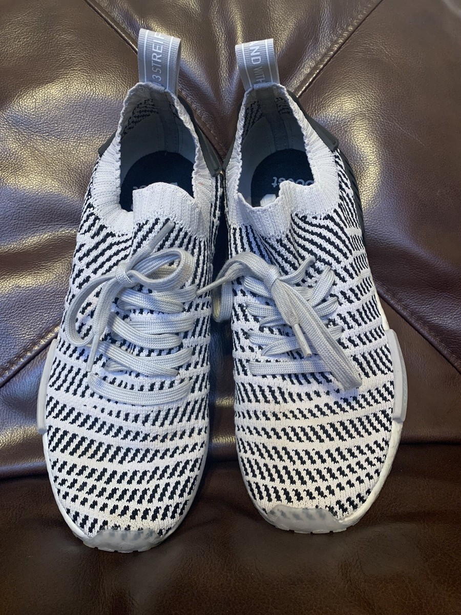 Adidas Boost LHG 029003 men's sneakers size 8.5 US Black Adidas Boost LHG 029003 men's sneakers size 8.5 US Black