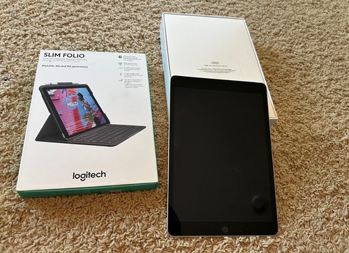 Apple iPad (9.7-inch) A2602 256 GB, Wi-Fi, 9.7 in - Silver +Logitech SlimFolio