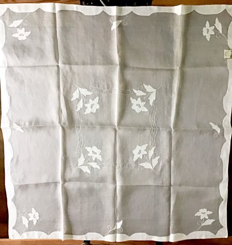 MADEIRA TEA TABLE CLOTH WITH TAG - Picture 3 of 8