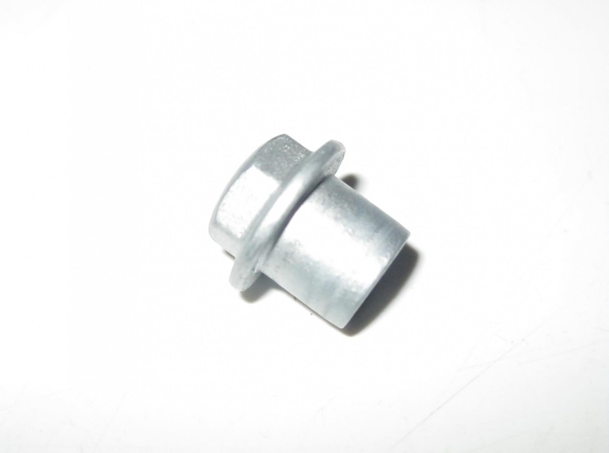 BMW 10 mm Hex Flange Head Cap Nut M6 x 1.00 mm 1747162 11121747162 