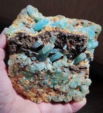 Trapiche (!) Cristales de Vanadio-Aquamarina con Bertrandita.153х128x58mm. Nigeria.