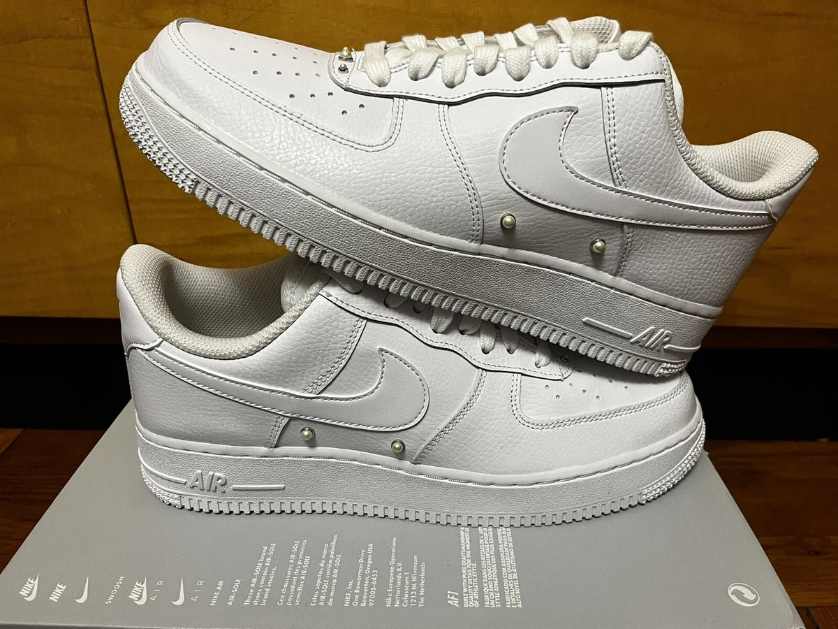 SIZE 9 WOMEN'S NIKE AIR FORCE 1 07 SE PEARLS WHITE SNEAKERS DQ0231-100