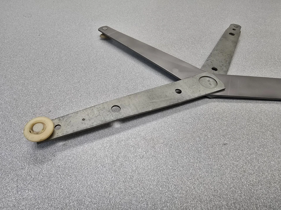 NICE USED ORIGINAL PORSCHE 911 930 COUPE DRIVERS DOOR POWER WINDOW REGULATOR - Изображение 2 из 4