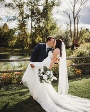Knee Length Soft Tulle Raw Edge Bridal Wedding Veil with Metal Comb Custom