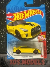 NISSAN GT R 17 R35 YELLOW Hot Wheels 1:64 *COMBINE POSTAGE*