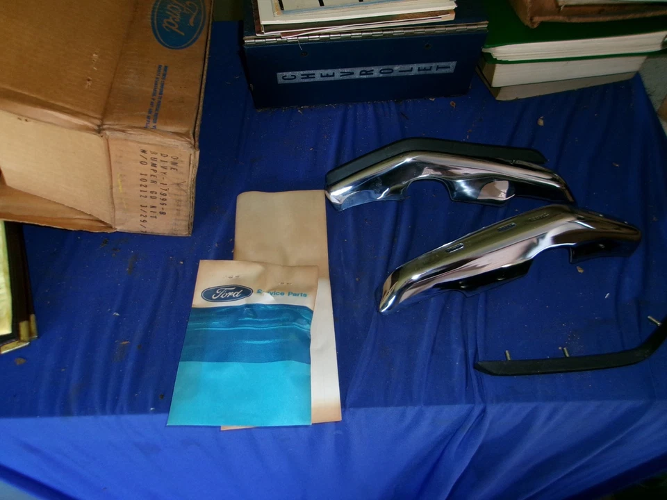 Protectores de parachoques delanteros Lincoln Continental 1971-1972 D1VY-17996-B como nuevos Foto 3 de 3