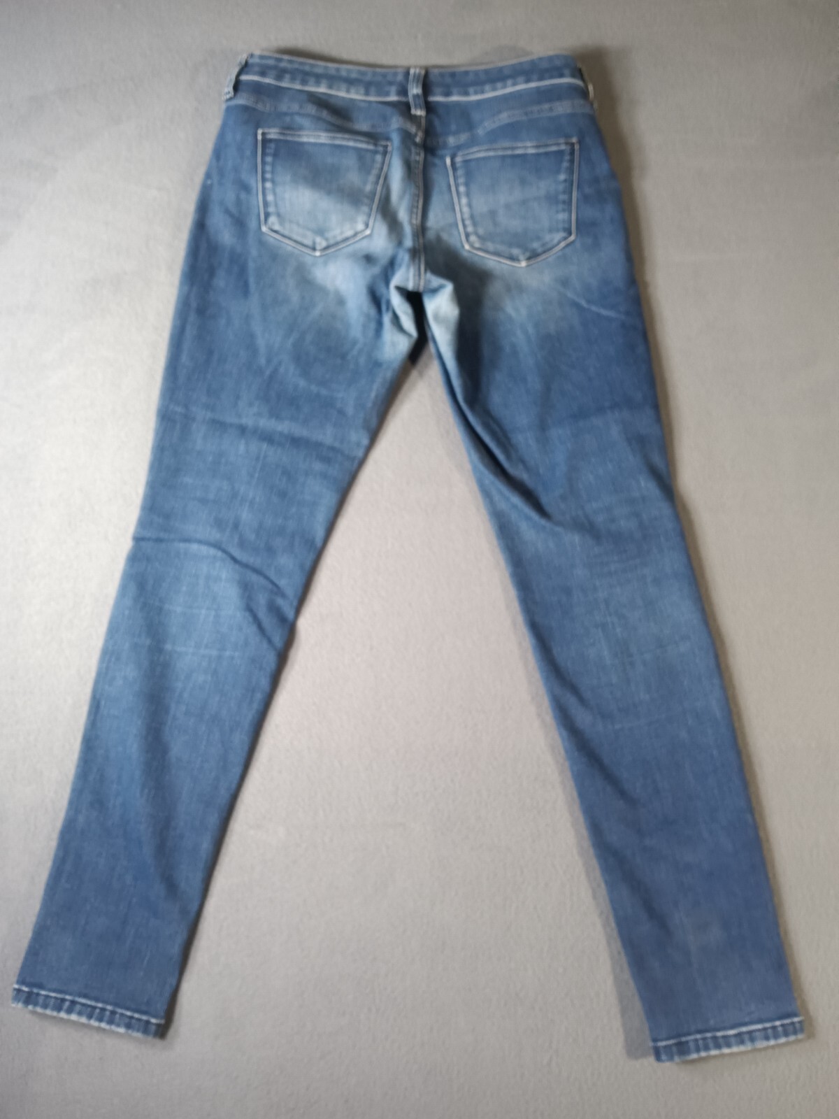 Universal Thread Women's Jeans Mid Rise Skinny Size 6/28R Distressed Blue