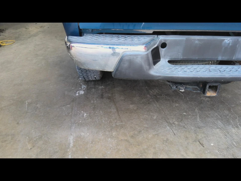 Used Rear Bumper Assembly Rear fits: 2005 Chevrolet Colorado w/o trailer hitch c Foto 2 de 4