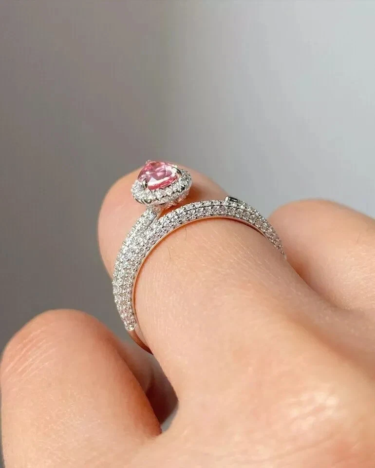 Alianza de oro blanco sólido de 14 K con zafiro rosa natural y diamante talla pera de 3,2 quilates Foto 4 de 4