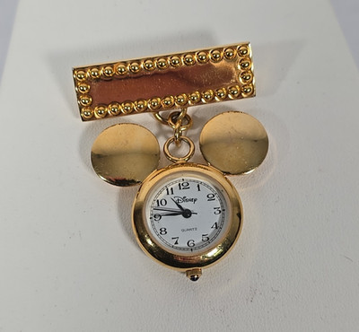 Disney Time Works Mickey Mouse goldfarbene Brosche Uhr Anstecknadel Krankenschwester Medaille