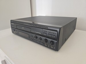 Pioneer Laserdisc LD Karaoke CD Player CLD-1720K