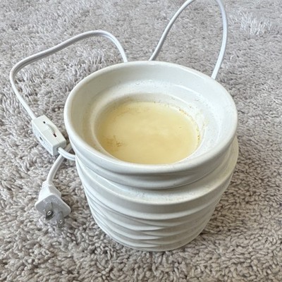 SC Johnson & Son Electric Ceramic Wax Warmer Aromatherapy White MPN 735511