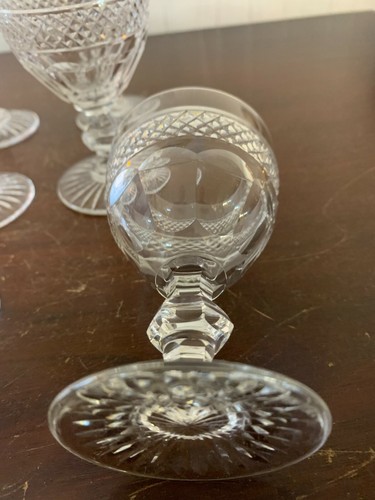 32 White Wine Glasses Model Trianon in Saint Louis Crystal (Price per Unit) - Picture 9 of 11