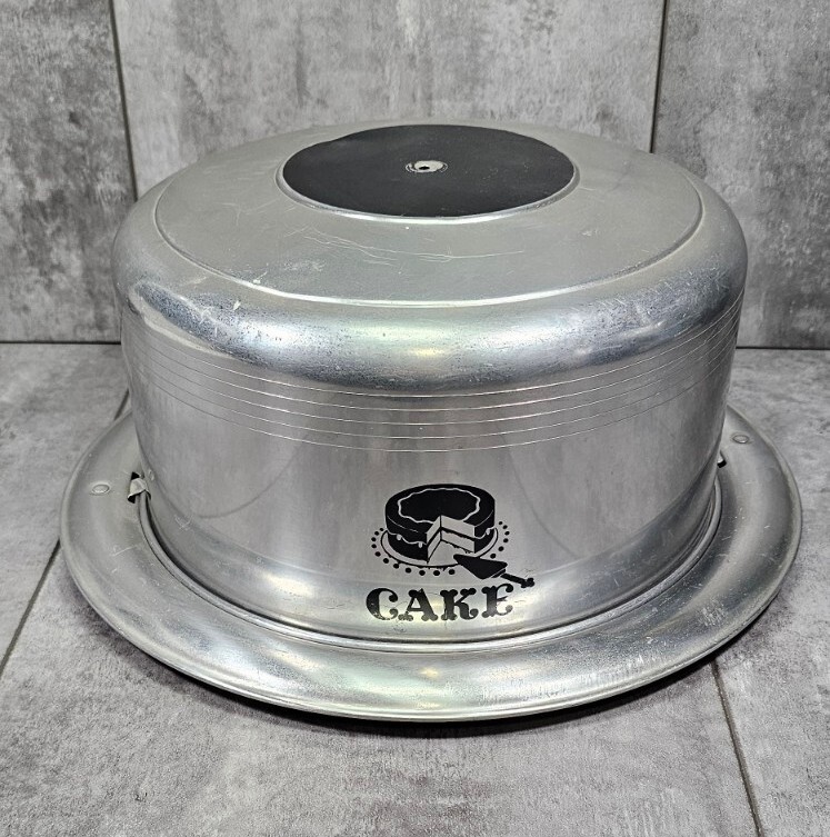 Vintage West Bend Cover Cake Plate Cake Carrier Locking Lid