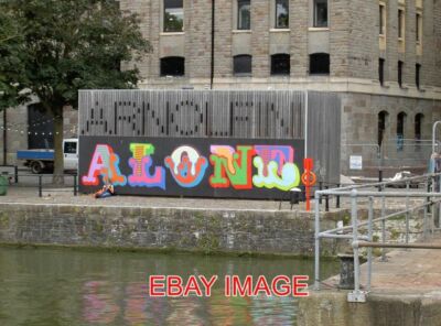 FOTO BRISTOL ALLEIN VON DEN ARNOLFINI EINE PERSON HAT EIN BISSCHEN TRENNUNG GEFUNDEN