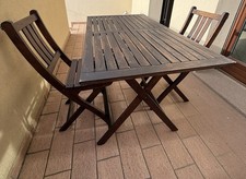 Tavolo da giardino con quattro sedie in legno di acacia