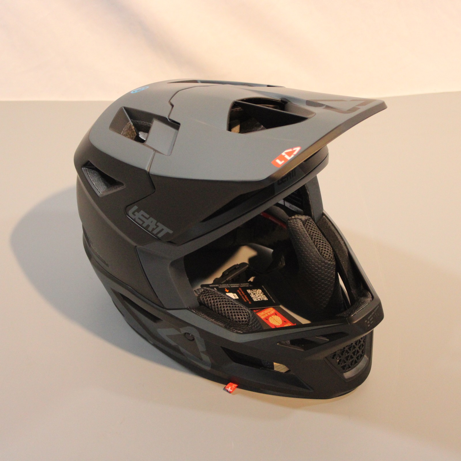 Leatt MTB 4.0 DH Helm schwarz Kopfumfang L 59-60cm