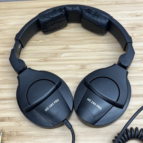 Sennheiser HD 280 Pro 64 Ohm Monitoring Headphones Wired - Needs New Ear Pads - Picture 2 of 5