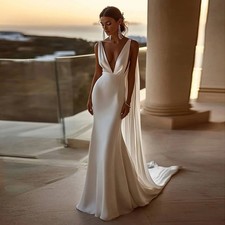 Sexy Pleat Mermaid Wedding Dresses Sleeveless Open Back Deep V-Neck Bridal Gown