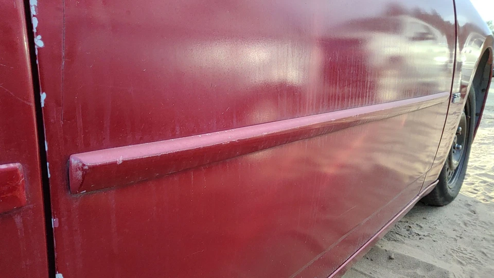 06-10 Charger Passenger Right Front Moulding From Door Trim Prh Inferno Red Foto 3 de 4