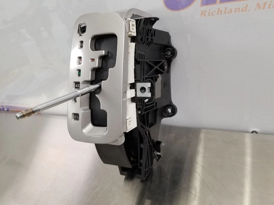 07 2007 TOYOTA 4 RUNNER LIMITED 4.7L AUTOMATIC TRANSMISSION SHIFTER - Image 3 of 4