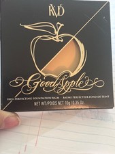 Kat Von D ~ Good Apple ~ Balsamo fondotinta che perfeziona la pelle ~ Light #021 ~ Nuovo con scatola