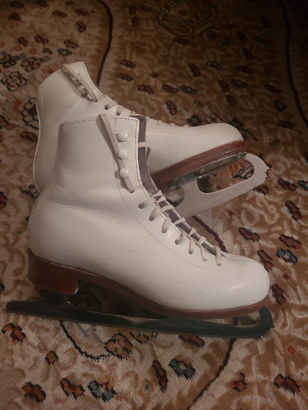 Riedell Girls Figure Skates Size 4 Medium White Leather Single Star MK Blades