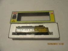 HO scale Atlas 7041  Santa Fe FP7 yellow bonnet Diesel LN