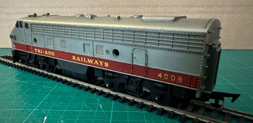 Triang Railways R55/57/58 DUMMY Diesel Locomotive OO GAUGE Silver/Red - Bild 3 von 11
