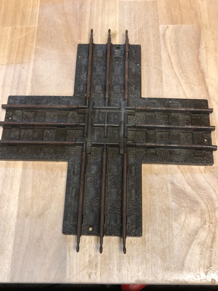 Vintage Lionel Train Tracks .27 Gauge 13Straight,23Curves 1 green and red switch - Image 2 of 4