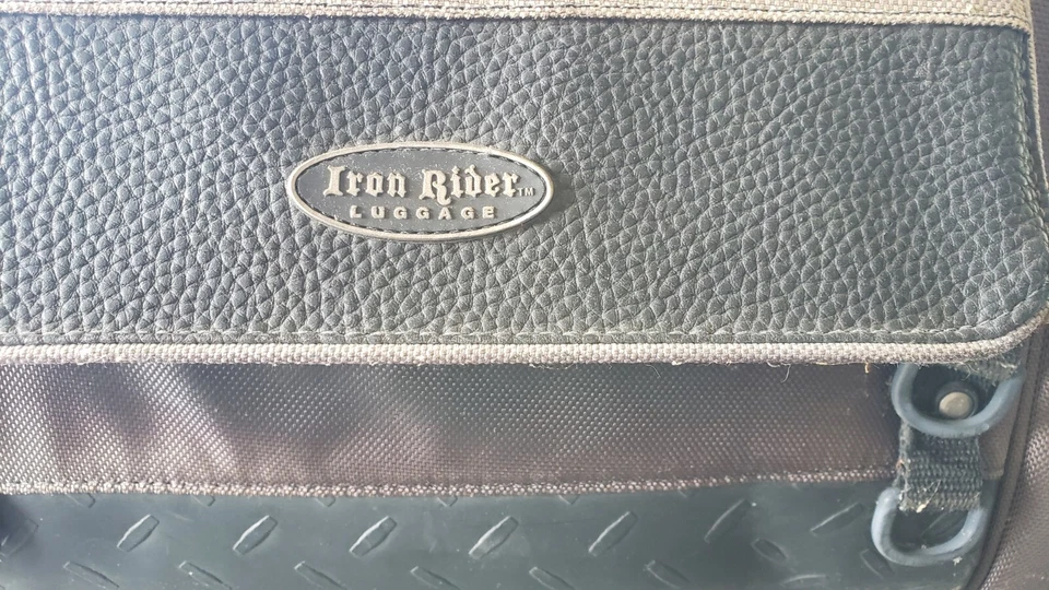 Bolsa de almacenamiento grande Iron Rider para equipaje durante la noche 20 x 11 x 10 Foto 3 de 4