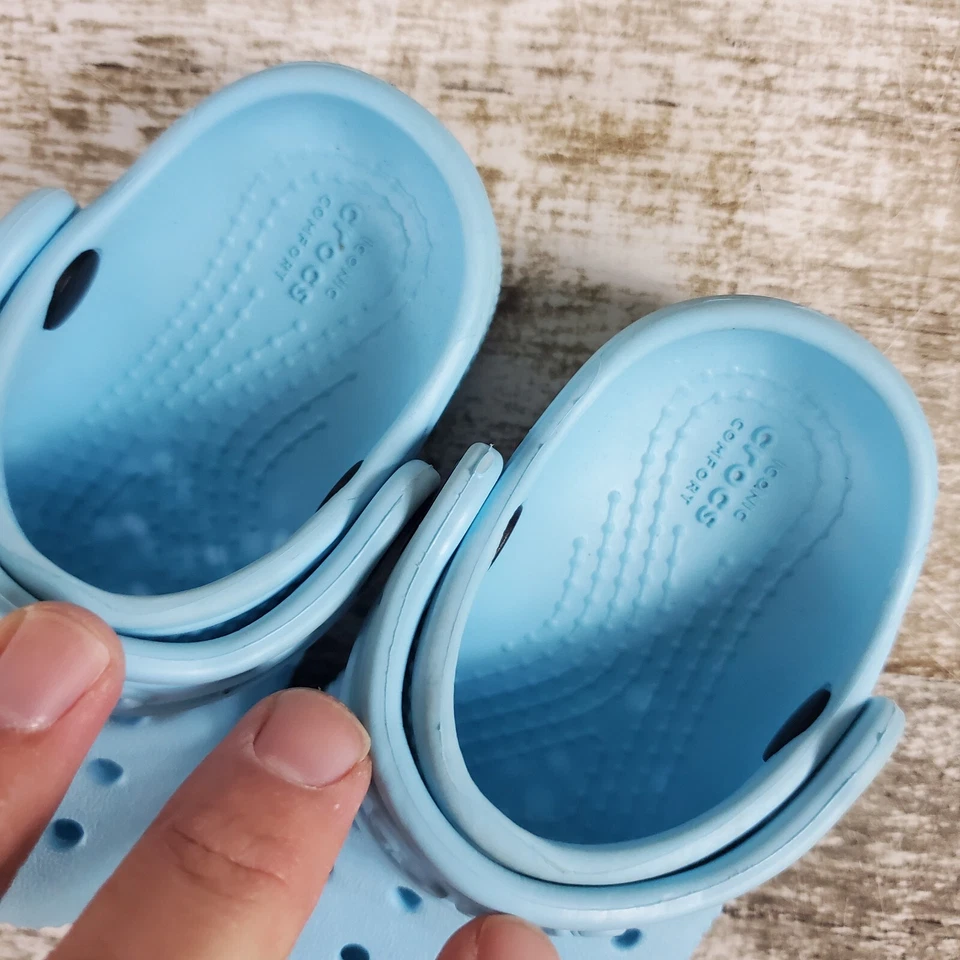 Zuecos Crocs clásicos para niños talla 4 C4 azul goma punta redonda zapatos sin cordones Foto 4 de 4