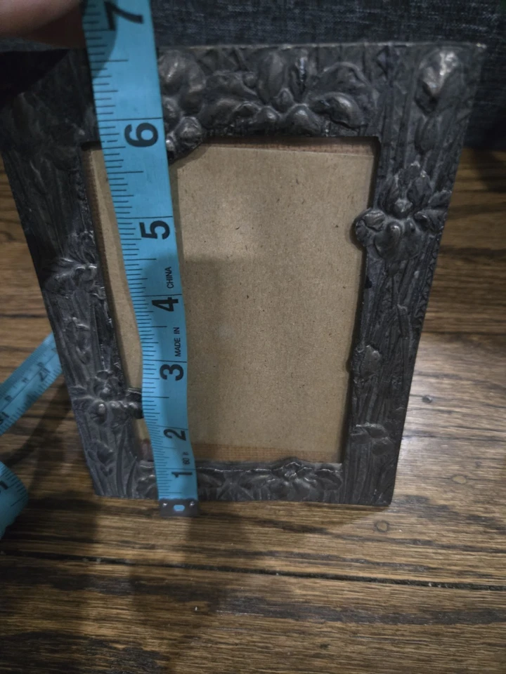 Marco de fotos floral Art Nouveau iris placa plateada caballete de fotos estético trasero Foto 3 de 3