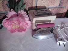 ANCIEN FER A REPASSER ELECTRIQUE J.P "JOUET FILLE" AVEC SA BOITE