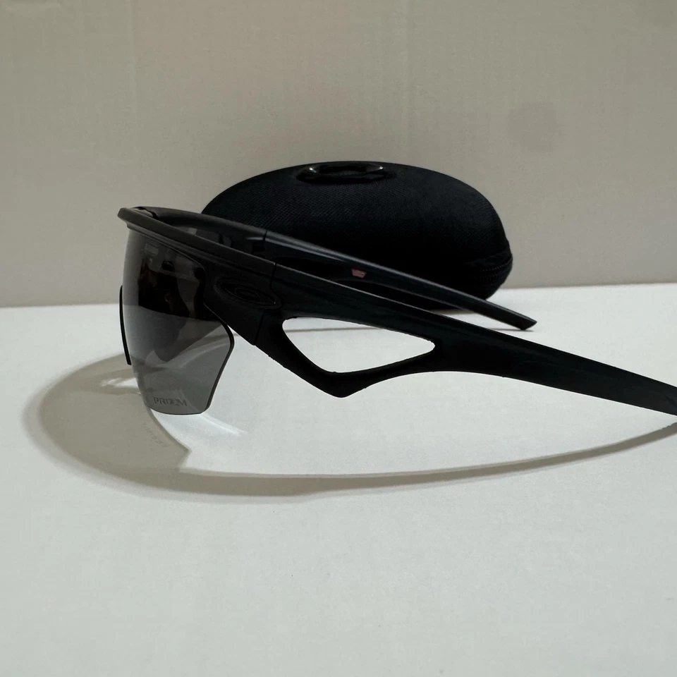 Óculos de sol Oakley Sphaera OO9403-0136 armação preta fosca com lente preta Prizm - Imagem 2 de 4
