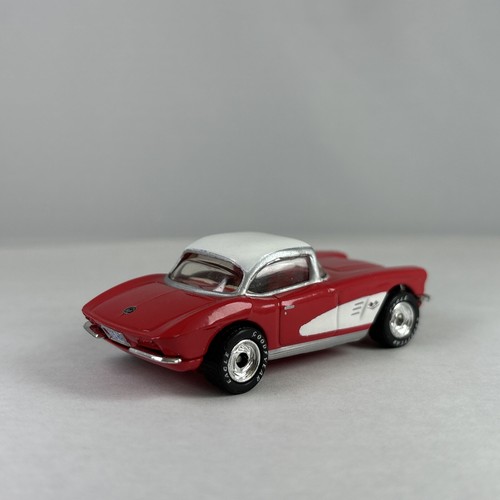 1962 62 Chevy Corvette Collectible 1/64 Scale Diecast Diorama Model - Picture 2 of 4