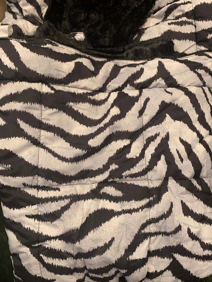 CHARTER CLUB 3-IN-1 BodyWrap Blanket,Color: Bengal Tiger PRINT, New -No Box  S25 - Image 3 of 4