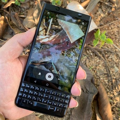 BlackBerry KEYone 32GB Unlocked Android Smartphone 4G LTE QWERTY Keyboard