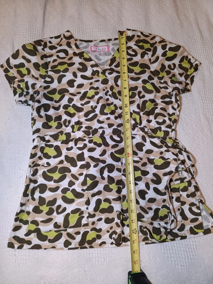 Koi Kathy Peterson Womens Scrub Top Sz Small S Crossover Brown Green Camo Stains - Image 2 of 4