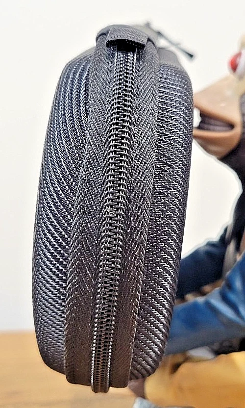 Estuche de transporte de viaje compacto duro CTA negro Foto 3 de 4