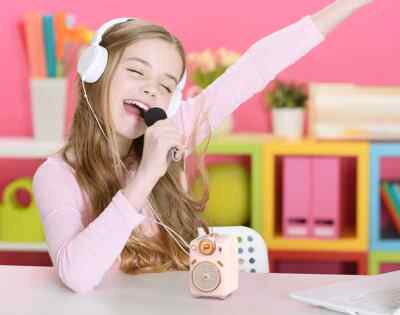 Divoom Fairy-OK tragbarer Bluetooth Lautsprecher Mikrofon Karaoke Sprachwechsel FM