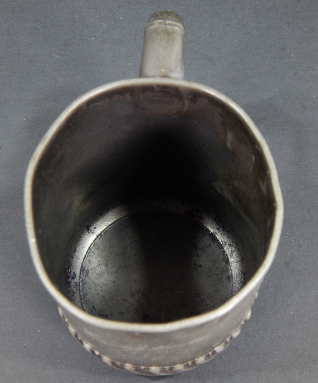 VINTAGE MIDDLETOWN PLATE CO. QUADRUPLE PLATE 164 HARD WHITE METAL GILT CUP MUG