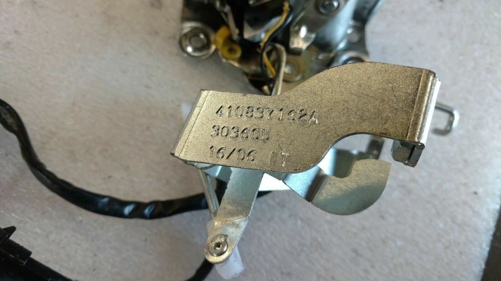 LAMBORGHINI MURCIELAGO ROADSTER RIGHT PASSENGER SIDE DOOR LOCK OEM 417837012