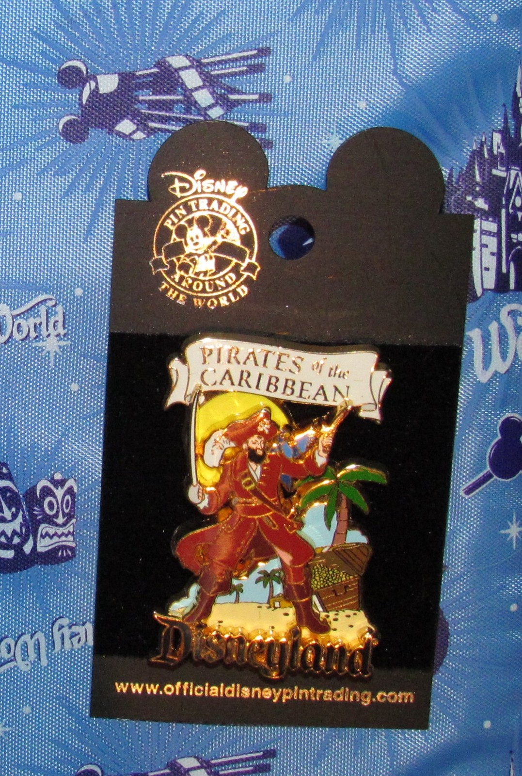 CARDED Disney Pin  Pirates of Caribbean DISNEYLAND 