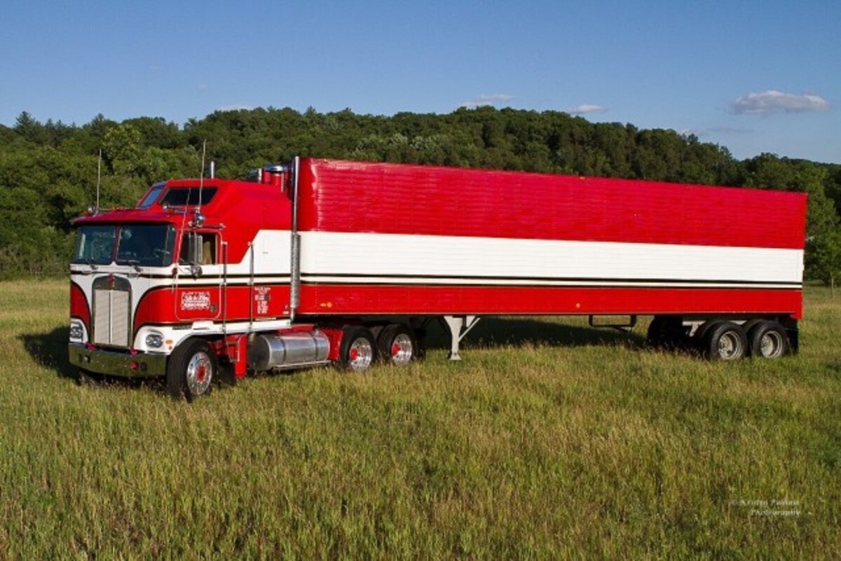 Kenworth K100 BJ & The Bear Tractor/Trailer N 1:160 Scale